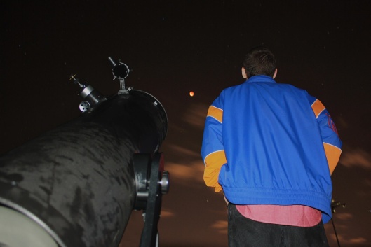Chris Stubenrauch and others organized a chance for students to view the rare supermoon eclipse through his telescope. Photo courtesy of Chris Stubenrauch.